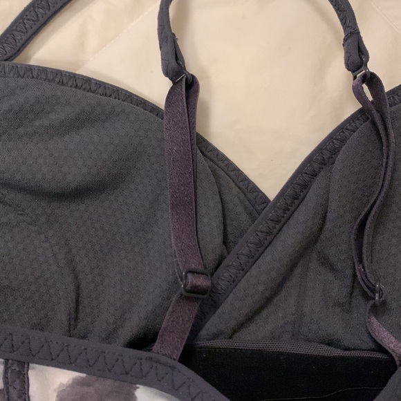 Lululemon cross back top with drawstring at bottom - Picture 4 of 6